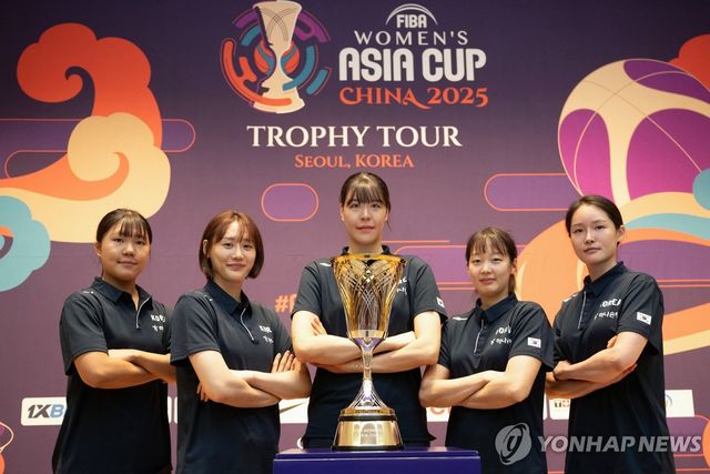 아시아컵 미디어데이서 포즈 취하는 여자농구 대표팀