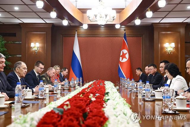 북한 최선희, 원산서 러 외무장관과 회담