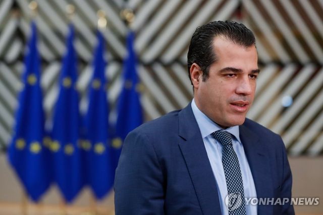 타노스 플레브리스 그리스 이주민 장관