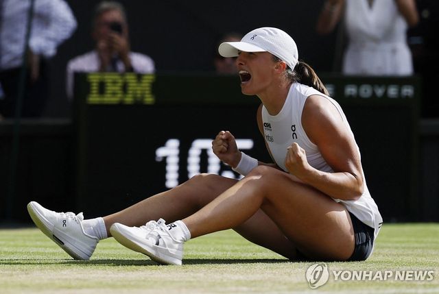 우승 확정 후 기뻐하는 시비옹테크