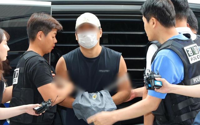 부모·형 살해한 30대 구속심사 출석