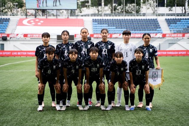 홍콩과의 3차전에 선발로 출전한 여자 U-15 대표팀 선수들의 모습.
