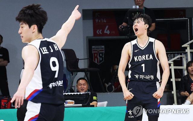 기뻐하는 이현중