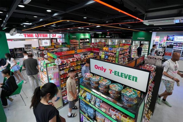 세븐일레븐, 종각역 인근 미래형 매장 '뉴웨이브' 4호점