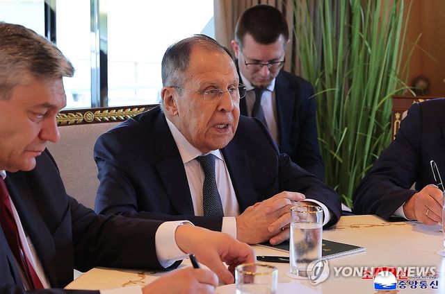 김정은, 러 외무장관 라브로프 접견