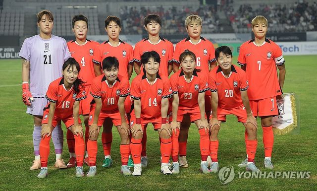 경기 시작 전 기념촬영하는 한국 선수들