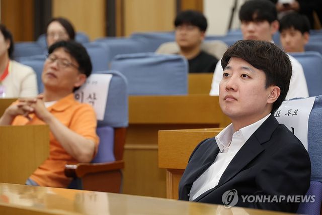 개혁신당 최고위원 후보자 1차 토론회 참석한 이준석 의원