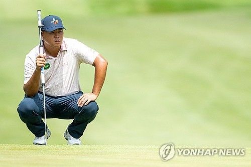 그린을 읽는 김시우.