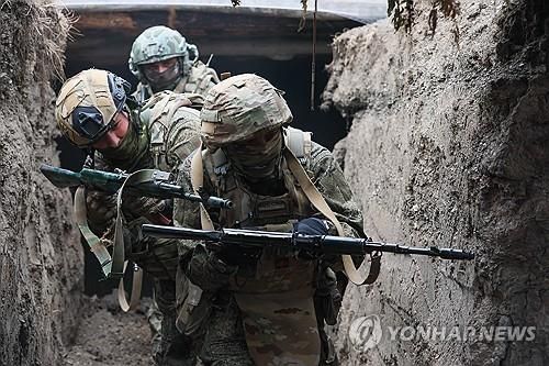 훈련 중인 러시아 군인들