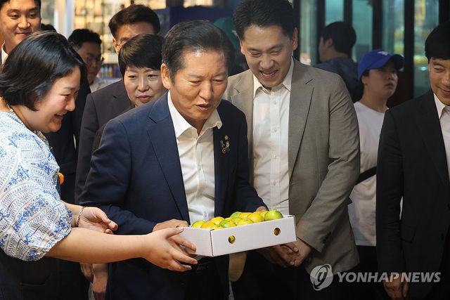 제주 감귤 구매하는 정청래