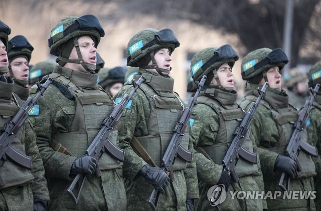 2022년 1월 카자흐스탄 철수 기념식서 행진하는 러시아군