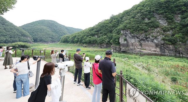 관람객으로 북적이는 '세계유산' 반구대 암각화