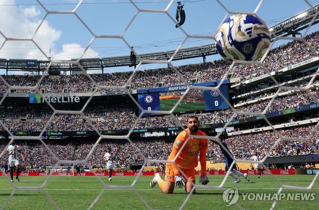 콜 파머의 추가골 장면