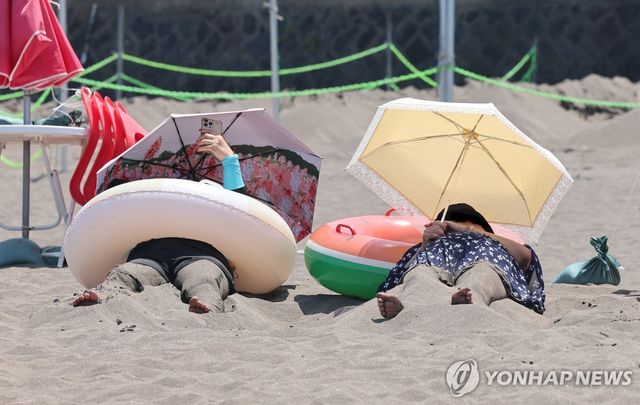 해변의 모래 찜질