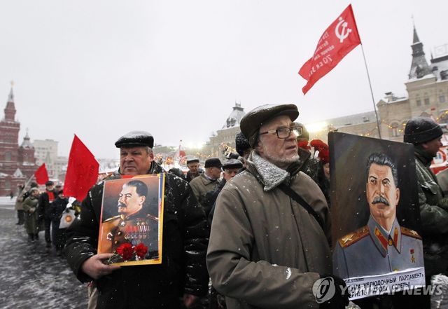 2011년 1월 러시아에서 열린 스탈린 탄생 132주년 기념행사의 참가자들