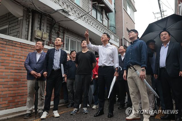 자양4동 재개발 지역 둘러보는 오세훈 시장