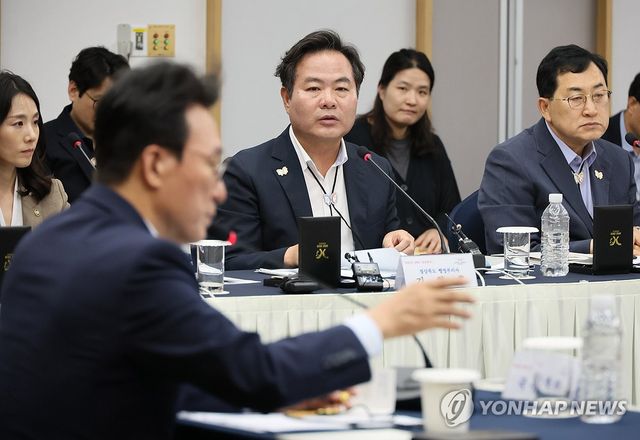 인사말 하는 김학홍 경상북도 행정부지사