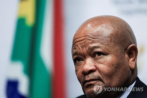 부패 의혹으로 직무정지된 센조 음추누 남아공 경찰부 장관