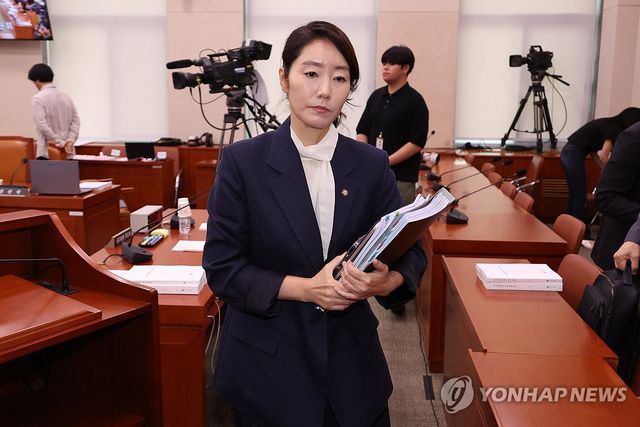 오전 청문회 마친 강선우 후보자