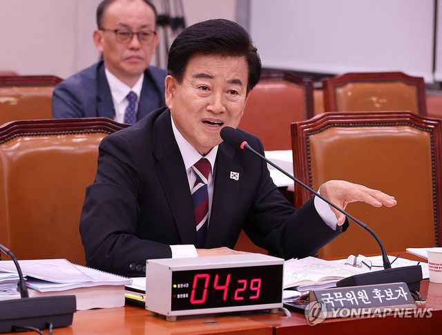 질의에 답변하는 정동영 통일부 장관 후보자