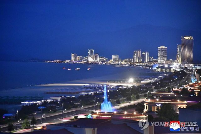 북한 원산갈마해안관광지구 야경