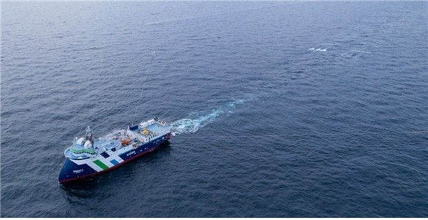 동해에서 탄성파 탐사 수행하는 탐해3호 