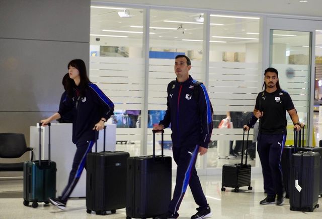 인천공항으로 귀국하는 모랄레스 여자배구 대표팀 감독