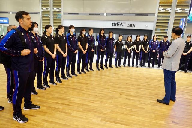 귀국 후 간단한 해단식을 가진 여자배구 대표팀