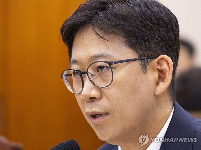 의원 질의에 답하는 배경훈 과학기술정보통신부 장관 후보자