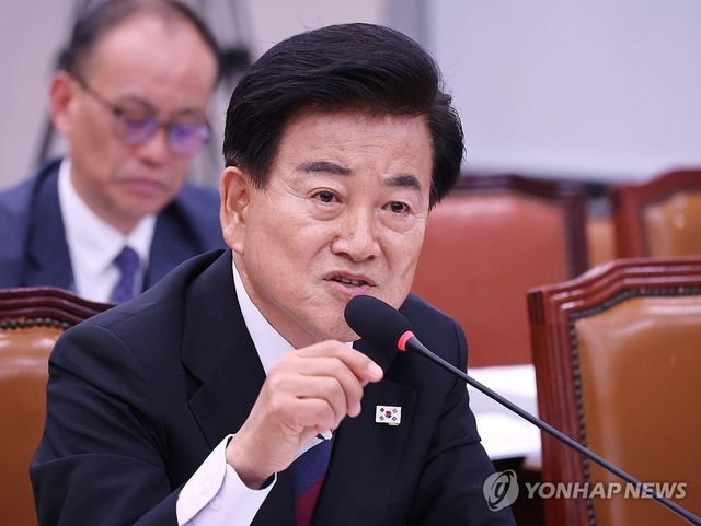 질의에 답변하는 정동영 통일부 장관 후보자