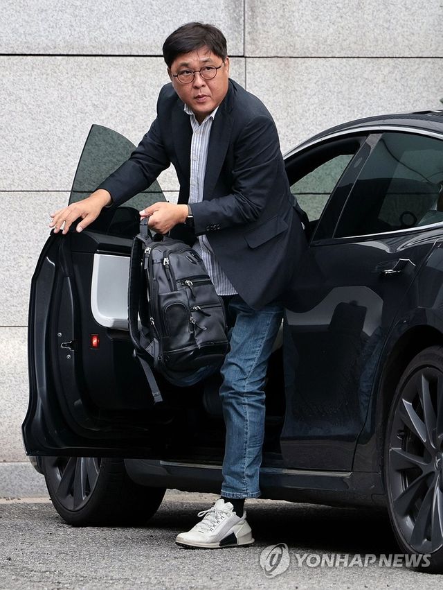 첫 출근하는 최휘영 문체부 장관 후보자