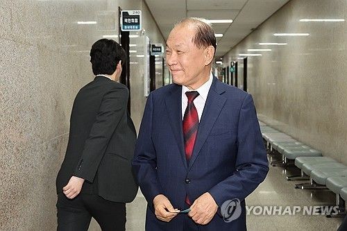 원내대표실 방문한 황우여 선관위원장