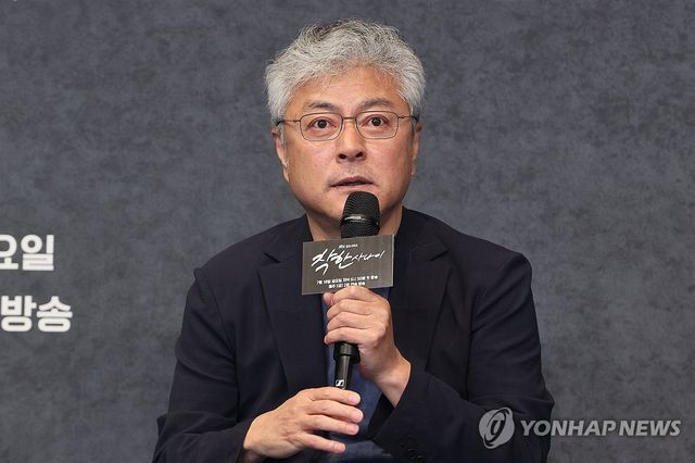 인사말하는 송해성 감독