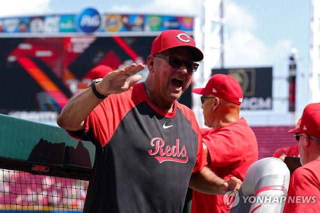 통산 2천승을 달성하고 기뻐하는 테리 프랭코나 신시내티 레즈 감독