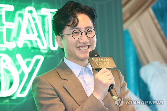 인사말 하는 신춘수 대표