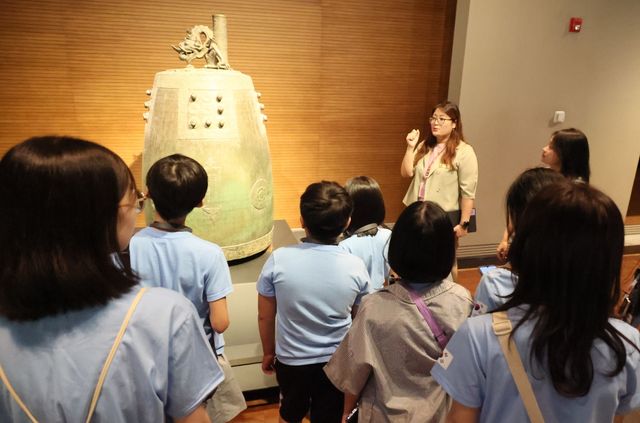 국립중앙박물관 관람하는 다문화 청소년들