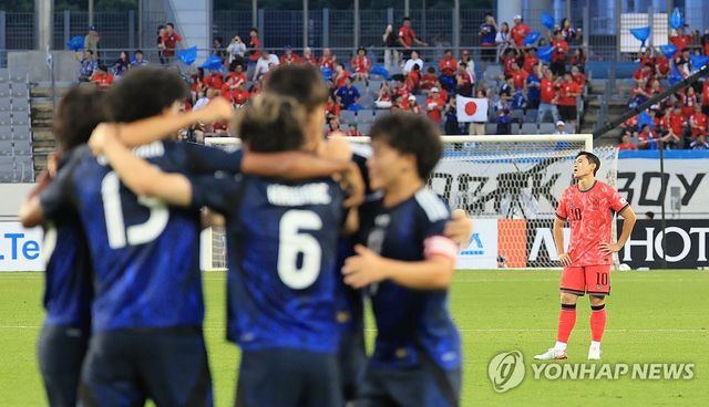 일본 선제골에 아쉬워하는 이동경