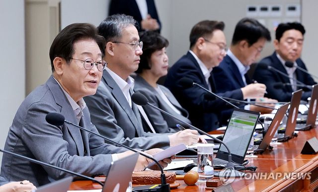 국무회의 발언하는 이재명 대통령