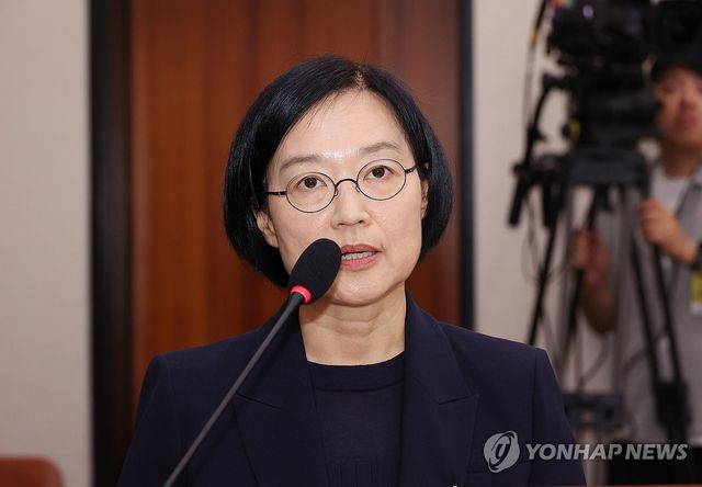 발언하는 한성숙 중소벤처기업부 장관 후보자