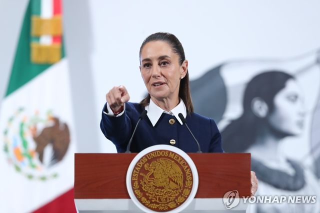 15일(현지시간) 일일 정례 기자회견하는 멕시코 대통령