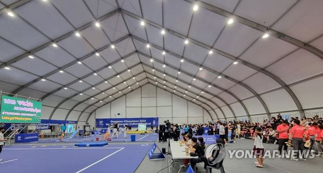 각종 대회 열리는 임시 천막