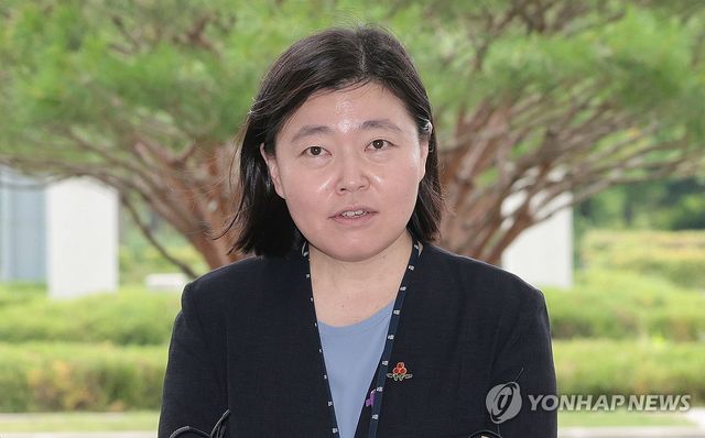 질문에 답하는 임은정 신임 동부지검장