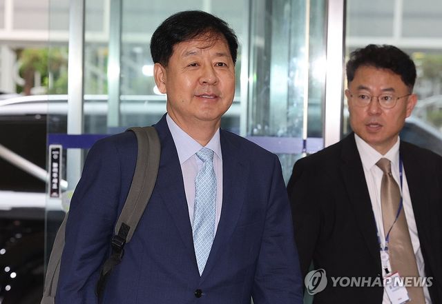 백팩 맨 구윤철 후보자