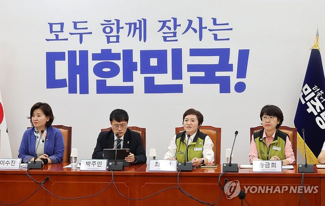 인사말하는 최희선 보건의료노조 위원장