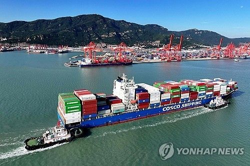 중국 항만의 화물선