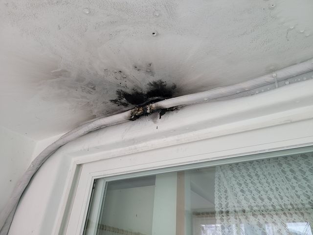 경남 통영에서 발생한 에어컨 전기 배선 화재 