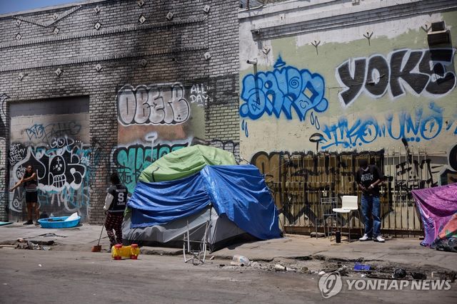 지난 5월 LA 시내 노숙자 텐트촌