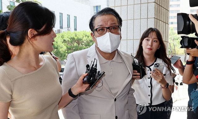 공천헌금 의혹 공판 출석하는 '건진법사' 전성배 씨