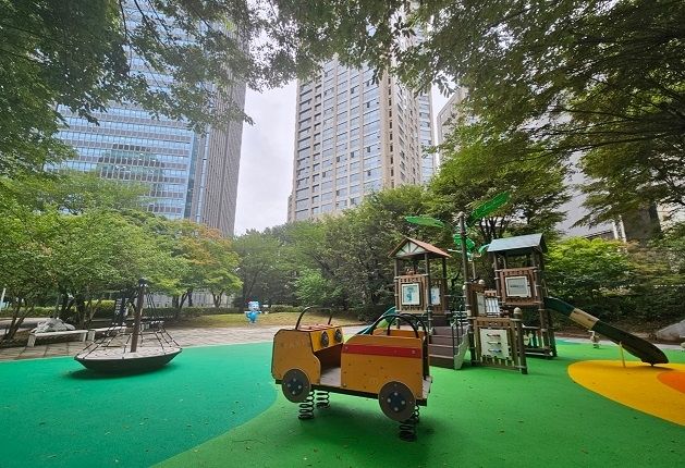 신천근린공원 내 어린이공원 시설개선 후 