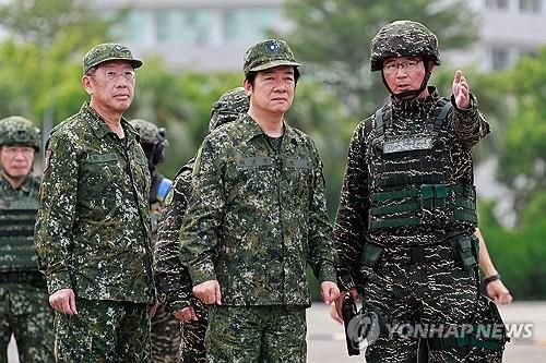 라이칭더 대만 총통(앞줄 가운데)